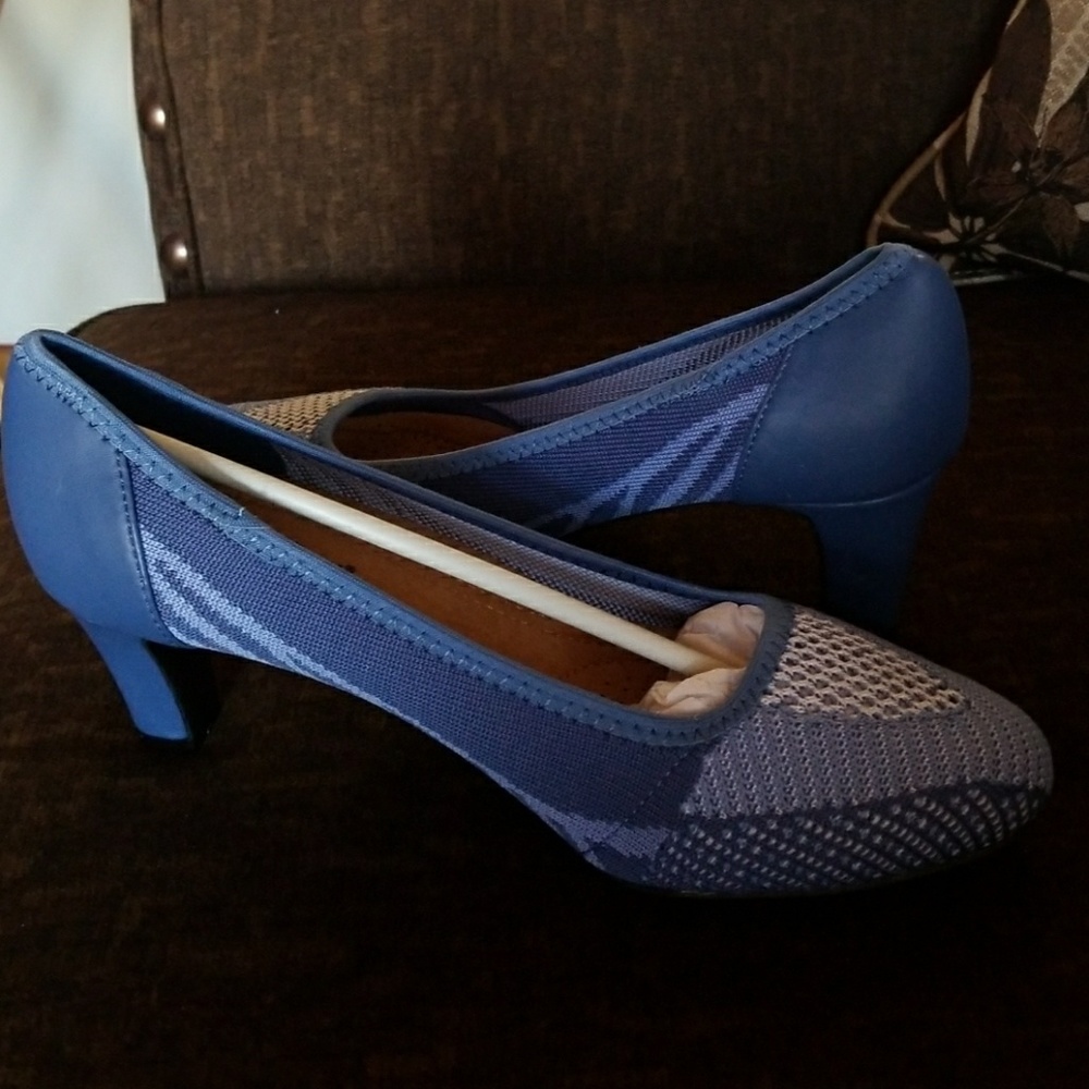 Comfortable denim pumps